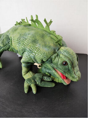 Folkmanis Kids Stuffed Animal Iguana Puppet Green